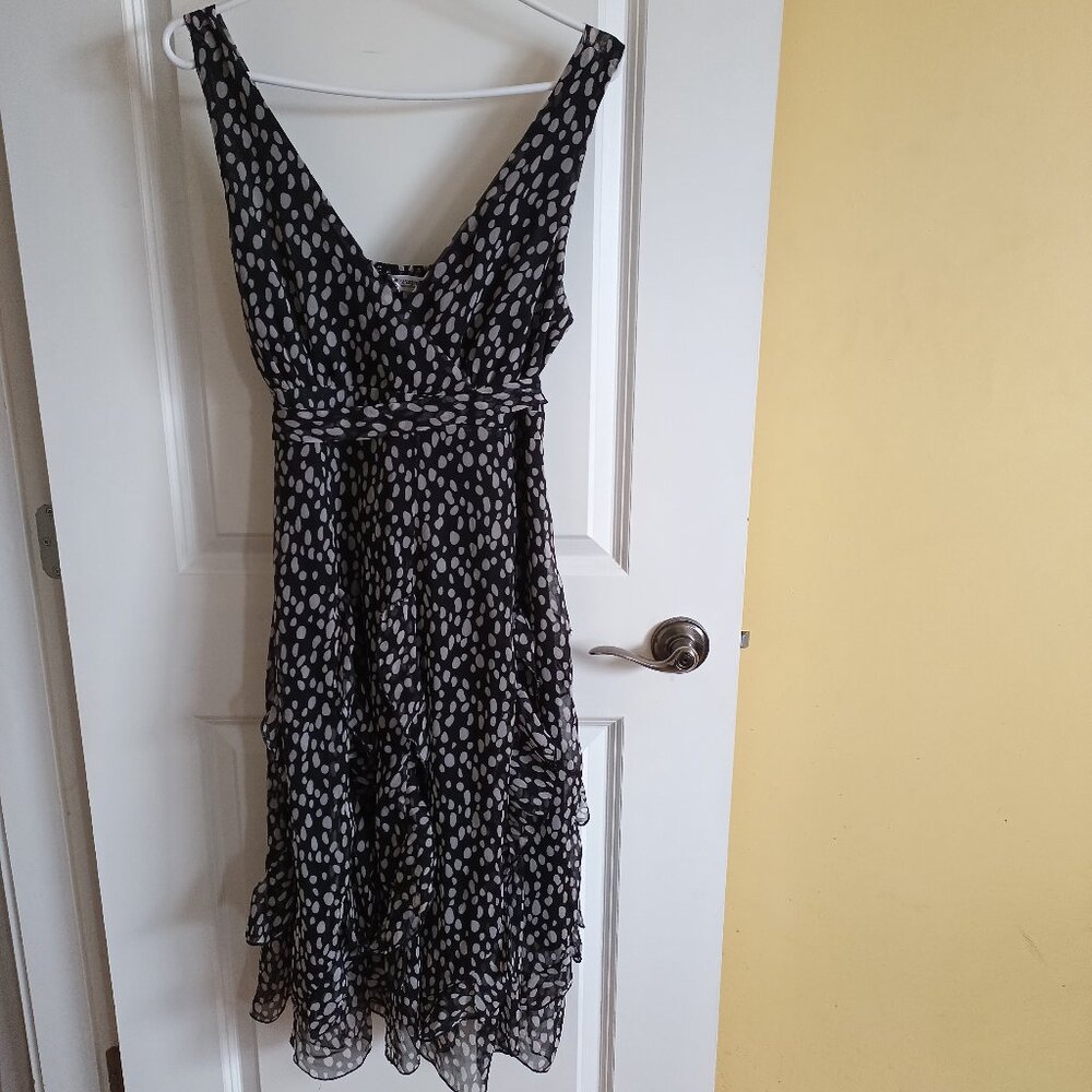 Papillon Women's NEW Light and Flowy Sleeveless Georgette Dress Size Medium